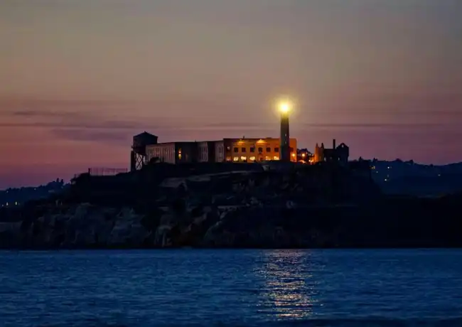 Alcatraz: Tour audio notturno + visita guidata di Muir Woods e Sausalito, San Francisco, Stati Uniti, San Francisco Tickets.