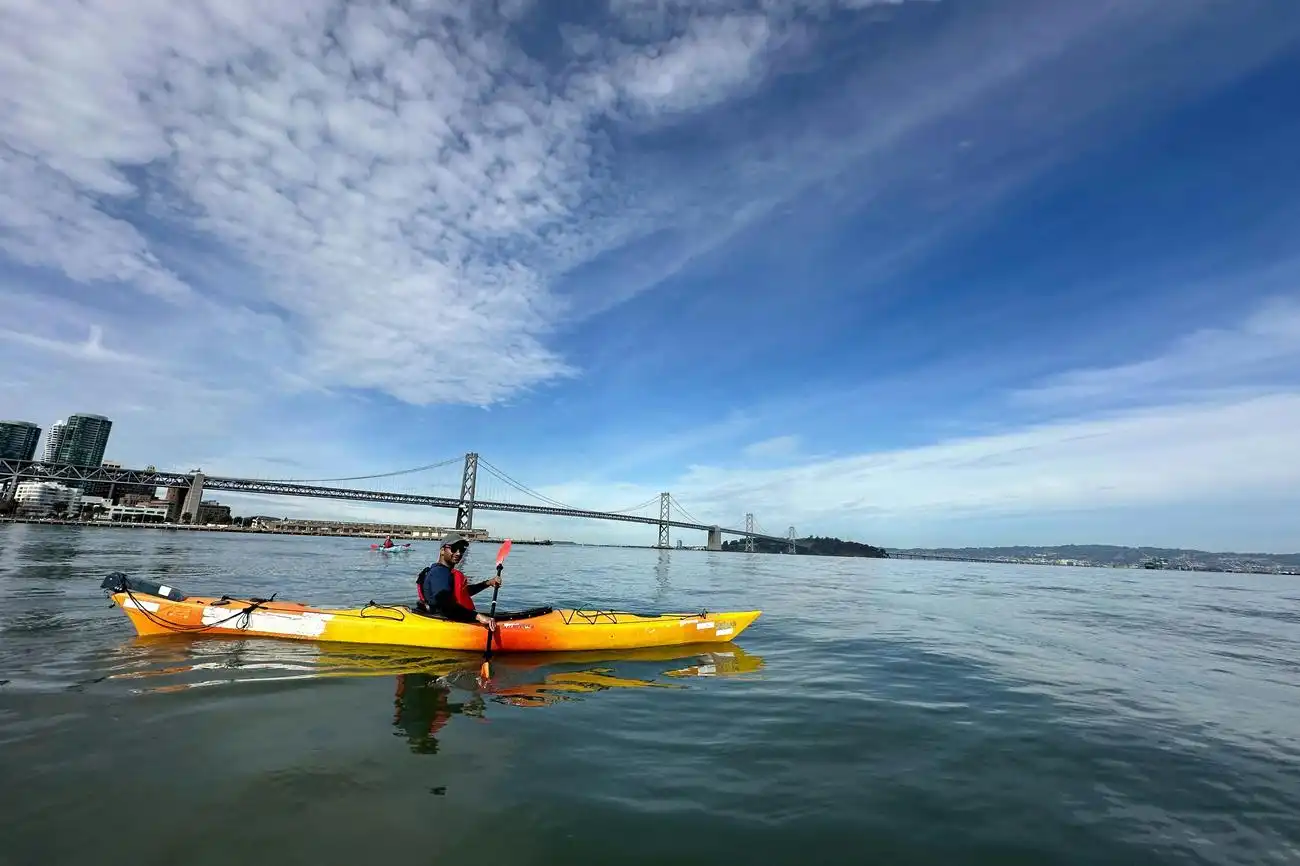Baia di San Francisco: Noleggio di 1 ora di kayak o stand-up paddleboard, San Francisco, Stati Uniti, San Francisco Tickets. Baia di San Francisco: Noleggio di 1 ora di kayak o stand-up paddleboard, San Francisco, Stati Uniti, San Francisco Tickets.