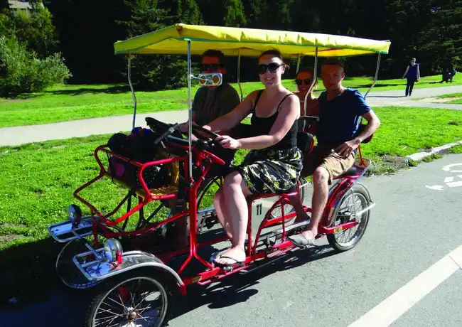 San Francisco: Noleggio di biciclette Surrey nel Golden Gate Park, San Francisco, Stati Uniti, San Francisco Tickets. San Francisco: Noleggio di biciclette Surrey nel Golden Gate Park, San Francisco, Stati Uniti, San Francisco Tickets.