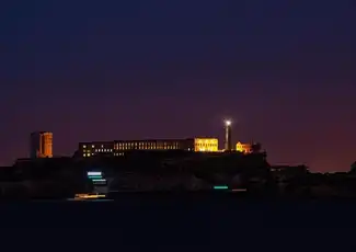 Alcatraz: Tour notturno con guida audio + crociera nella baia di San Francisco, San Francisco, Stati Uniti, San Francisco Tickets. Alcatraz: Tour notturno con guida audio + crociera nella baia di San Francisco, San Francisco, Stati Uniti, San Francisco Tickets.